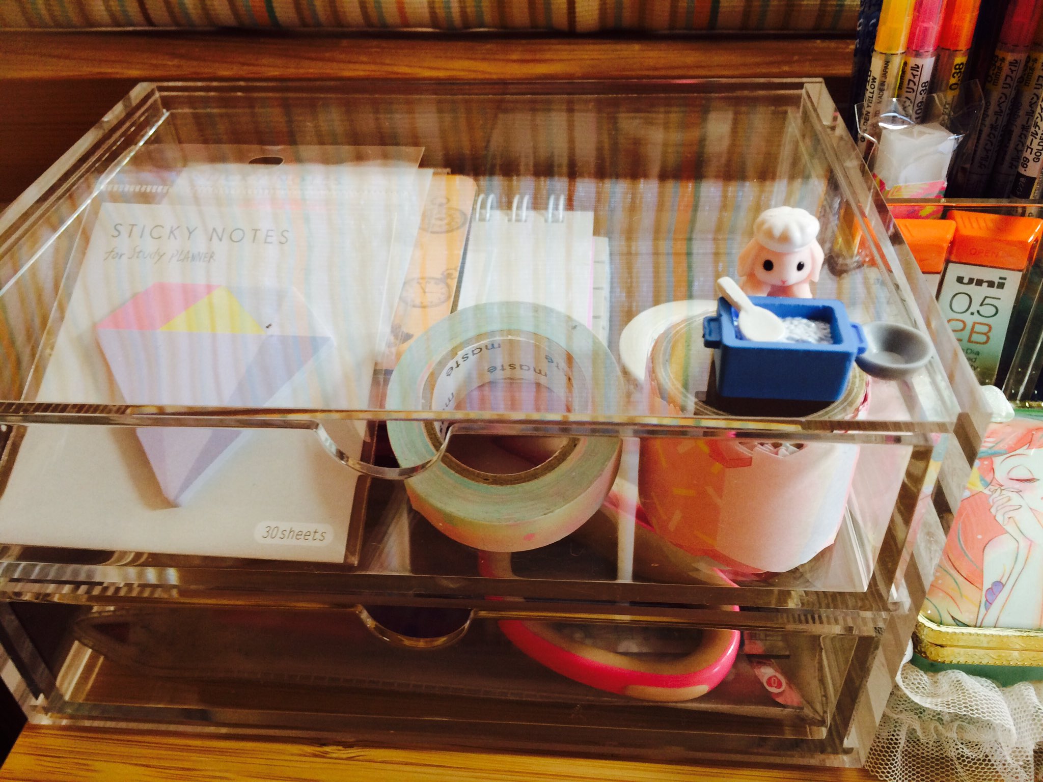Uzivatel Ito 勉強垢 Na Twitteru ついでに私の机の上もご紹介したいと思います 引き出し ペン立ては無印良品で購入しました アリエルの小物入れの中にはクリップが入っています 机の上が綺麗だと集中できてオススメですよ 受験生 勉強垢 文房具 無印良品