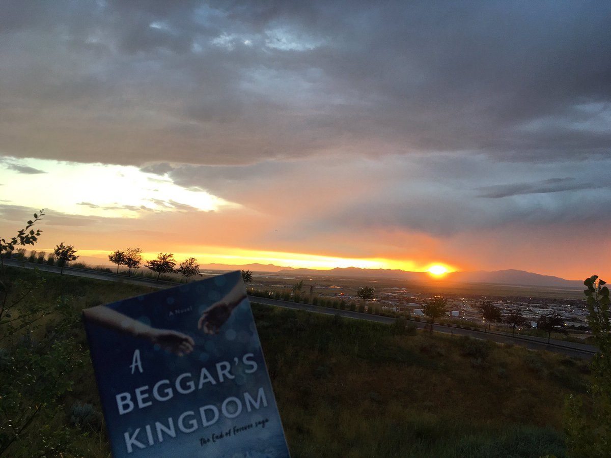 PaullinaClub's tweet photo. YOU GUYS I JUST FINISHED AND I CAN’T EVEN FUNCTION RIGHT NOW!!! THIS BOOK IS PHENOMENAL. FIVE BIG FAT STARS FOR ME!!! ⭐️⭐️⭐️⭐️⭐️ My heart is going to beat right out of my chest!!! YOU MUST READ this series! @ABeggarsKingdom @PaullinaClub https://t.co/quwqSAloyC