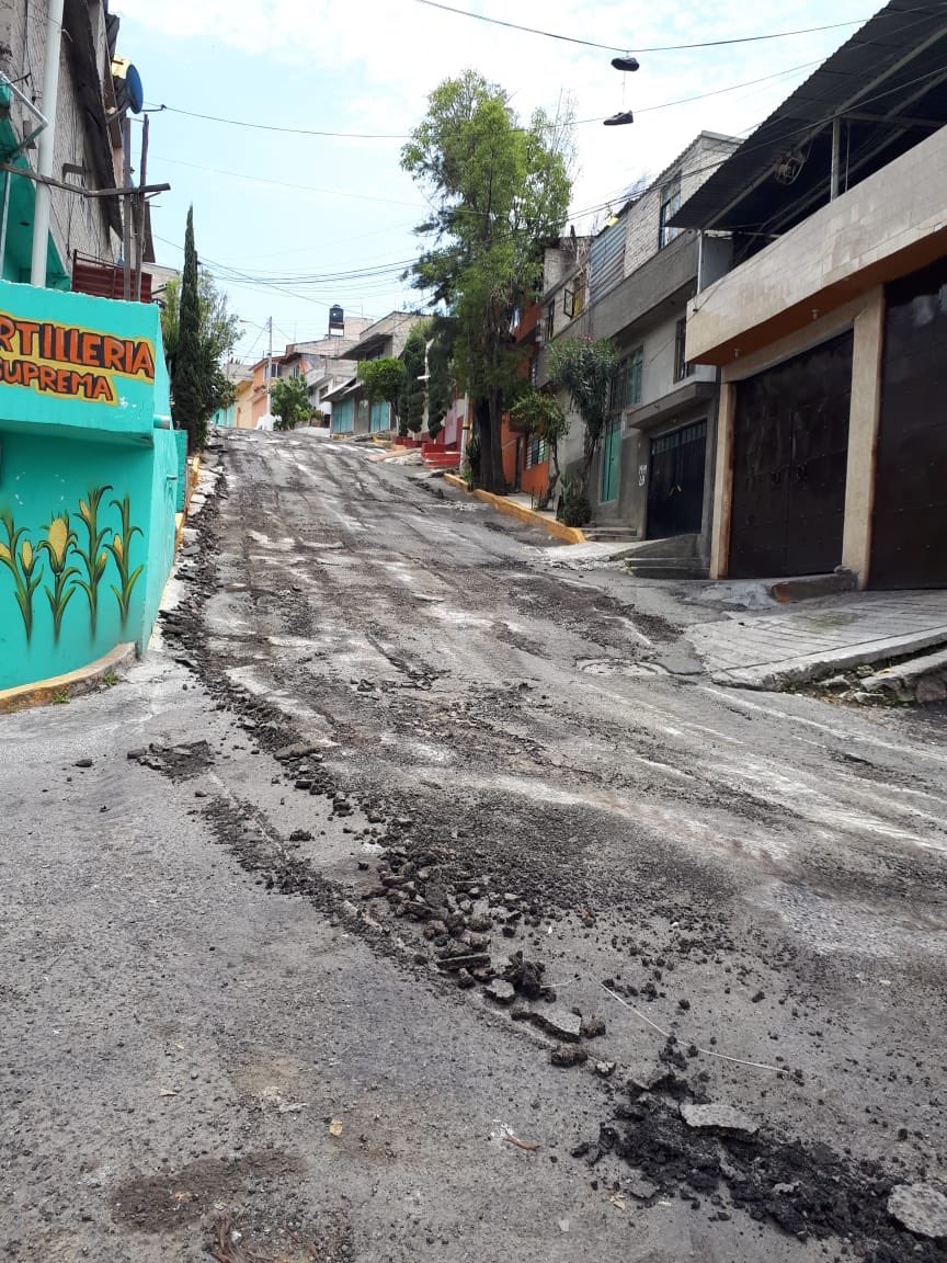 TuAlcaldiaGAM's tweet photo. Estamos trabajando por una alcaldía #SinBaches, nos encontramos en la calle Benito Quezada de la Colonia 6 de Junio para iniciar las labores de reencarpetado. 🚜 https://t.co/NaBGl7mgDp