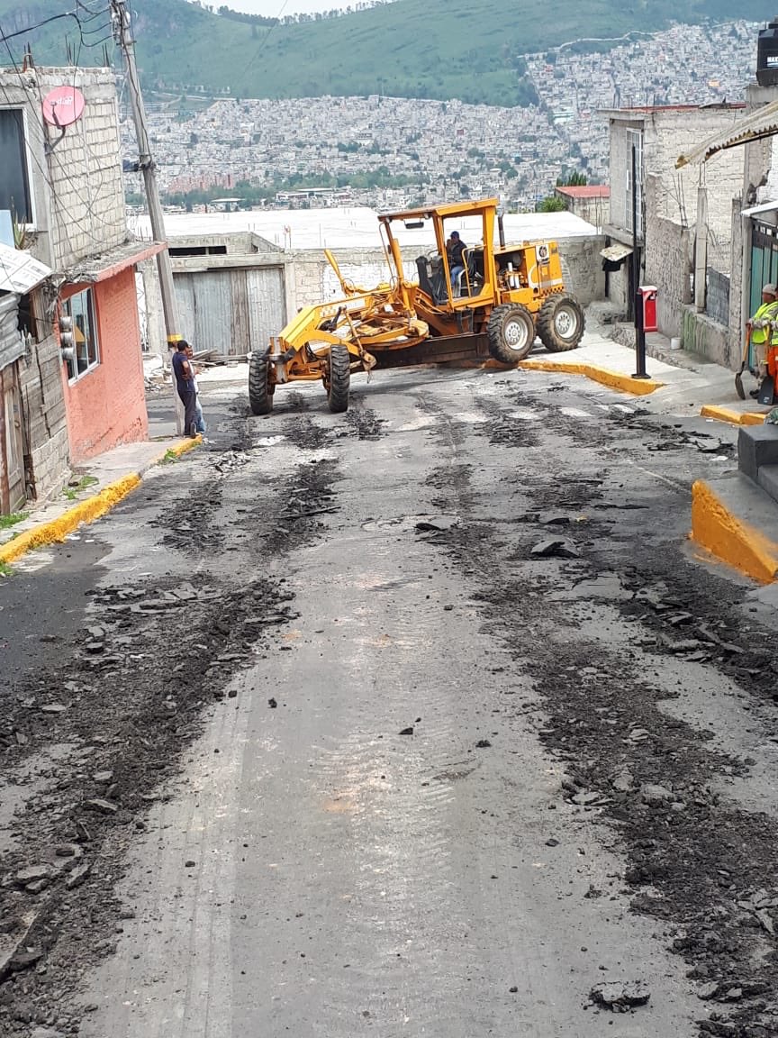TuAlcaldiaGAM's tweet photo. Estamos trabajando por una alcaldía #SinBaches, nos encontramos en la calle Benito Quezada de la Colonia 6 de Junio para iniciar las labores de reencarpetado. 🚜 https://t.co/NaBGl7mgDp
