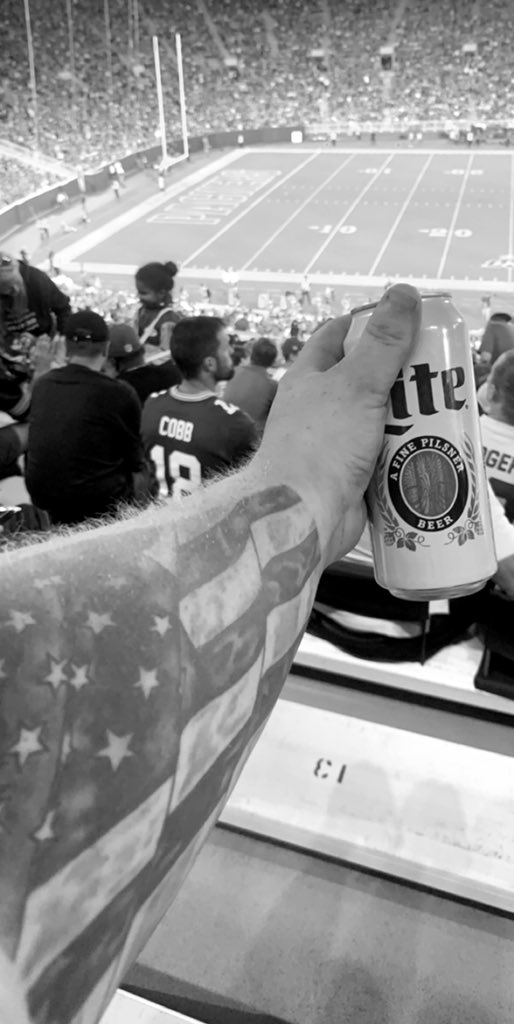 calebtravers18's tweet photo. #getloudlambeau  my 3 favorite things on this earth 1. America 2. Beer 3. Green Bay Packers https://t.co/tzZ2Y964fa