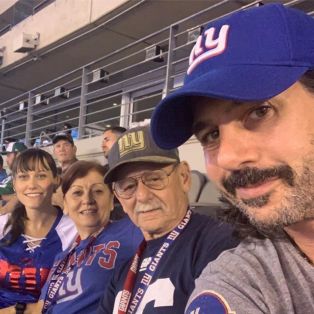 JohnnyIuzzini's tweet photo. Some family time at the start of our big blue season. @nygiants
#nygiants #d2tailgate https://t.co/bLOeNRPXJ3 https://t.co/X34DtIdGGN