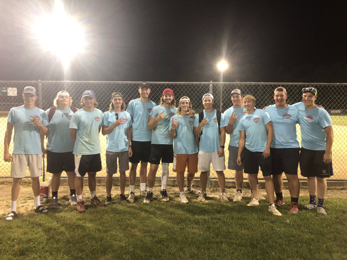 SmidtSoftball's tweet photo. SMIDT COMPANIES SHOCKS THE WORLD!!!!!!!!!!!! We beat the 7 seed Burzette Auto Glass 6-4 in game 1 and beat the 2 seed Twinkies 14-12!!!!!! We advance to the semis next week!!!! #LETSGOOOOO https://t.co/wAJ56PFAmH