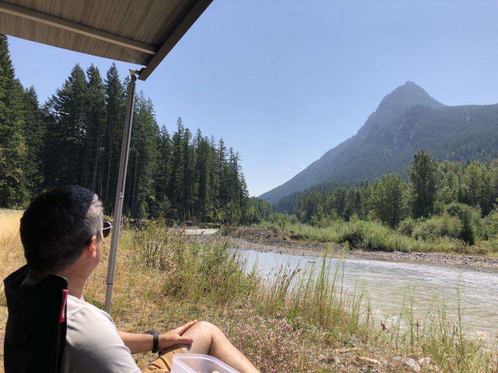 GraceKimArch's tweet photo. Quick roadside lunch with our #peacevan #pvr_stillaquamish https://t.co/JZZV5Df0lN