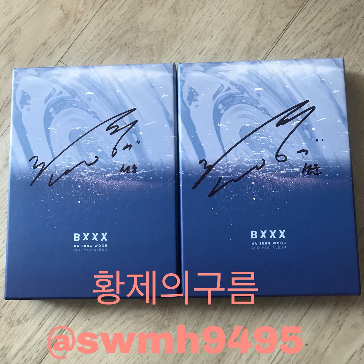 swmh9495's tweet photo. 나두 이제 성운이 친필 싸인 앨범있다!!! 두군데에서 이벤트 진행하길래 혹시 몰라 둘 다 참여했는데 둘 다 당첨이라니ㅠㅠ..
하늘분들께 공유해드리고 싶어서 인증합니당❤️🙈❤️ 잘 보관해야지..💕 사랑해 성운아❤️ 알라뷰!!
#하성운 #성운 #구름 #친필싸인 #앨범 #싸인앨범 #원더케이 https://t.co/otN2EJIugO