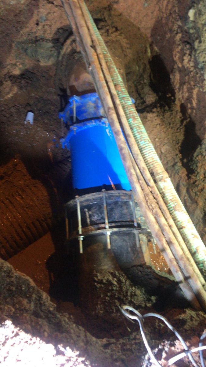 EMCALIoficial's tweet photo. Reparado daño en red matriz de 16 pulgadas. B/San Fernando. Comienza a restablecerse el servicio en el sector.

#TrabajamosxCali https://t.co/G0CfYoRUIh