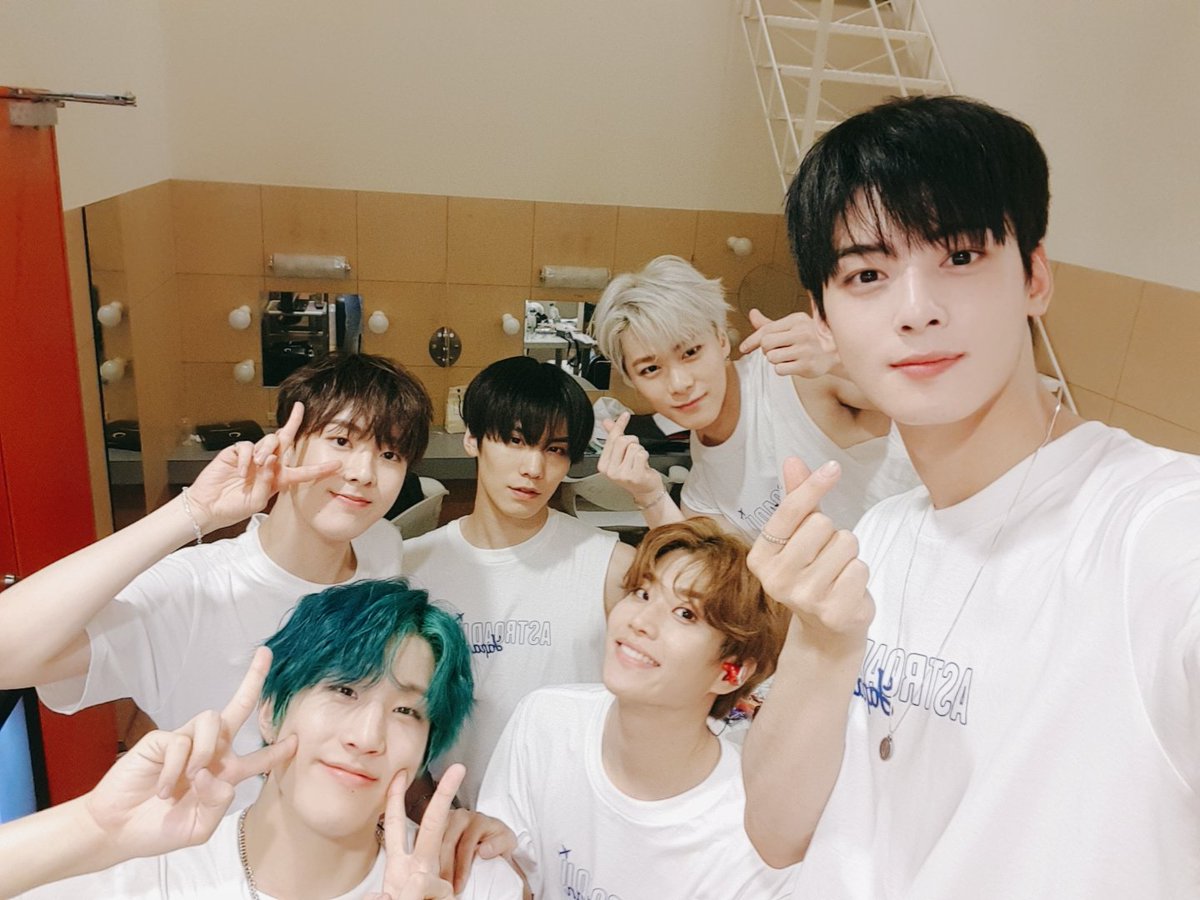 ph_korean's tweet photo. [Hi chingus this is your KoreanUnnie]
😊 Updates: #KUPHUpdates
📦 Group Orders: #KUPHGO
 💕Onhand Items: #KUPHOnhand
😍Feedbacks:
#KOREANUNNIEPHFeedbacks
 Giveaways: #KUPHGiveaways
✔ Suggest Albums https://t.co/uFtrhZSjgt
Follow us on Facebook https://t.co/mHCPVUH073 https://t.co/1cRN3yPDwI