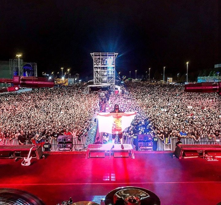 Rock__Cv's tweet photo. Maluma en un concierto en Gye / Slipknot en estos momentos presentando su nuevo álbum en E.E.U.U. y Europa, después vienen a Sudamérica #Ecuador y en Ecuador ya se agotaron la mayoría de entradas. Hay nivel y nivel señores. El Rock triunfado de nuevo. https://t.co/689Od79qNY