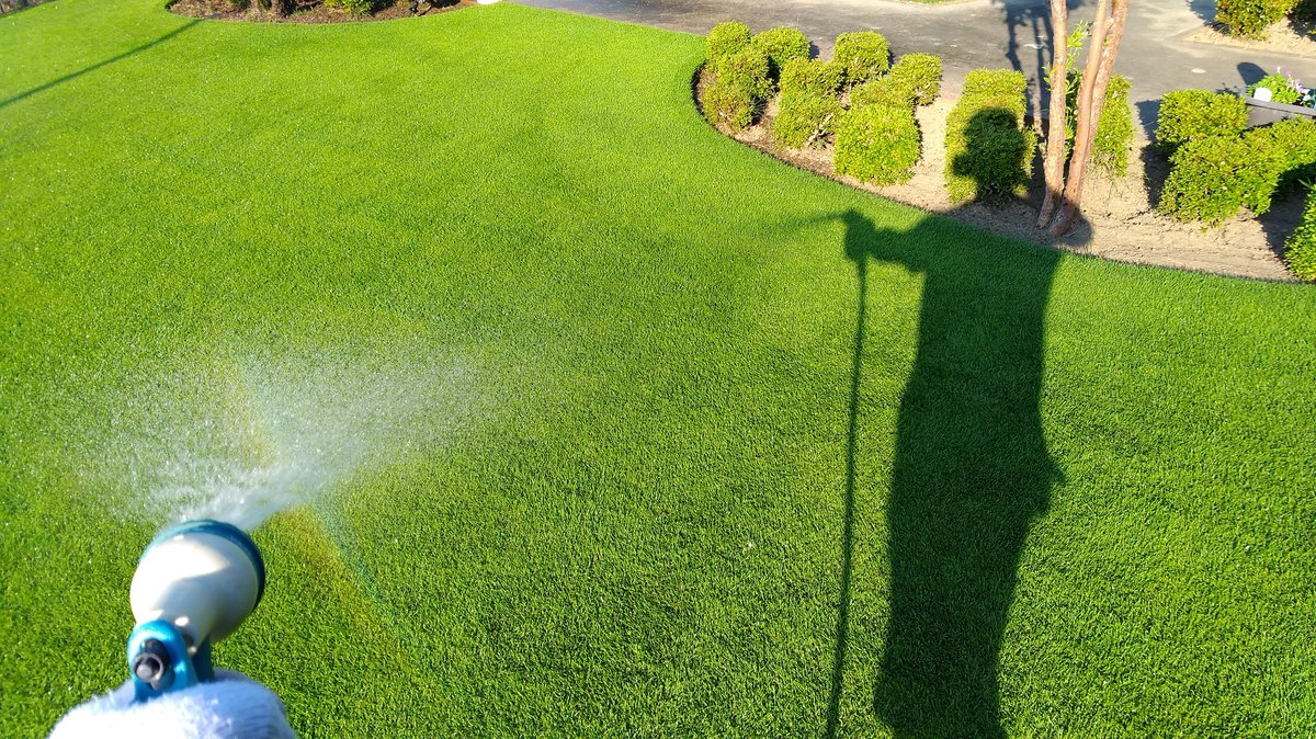 芝生パラダイス على تويتر この時期 水やり に一番気を使います タイトル 芝生パラダイス ブログ ガーデニング 芝生 T Co O72l1vhf 芝生の水やりは時間帯と頻度が大切ですよ 水やりの方法を知りたい方はご覧ください T Co