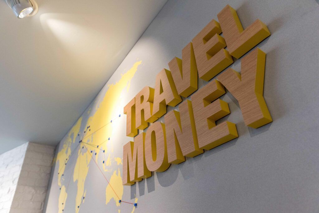 FitOutJunkie's tweet photo. Making banking fashionable! This looks amazing 💜

https://t.co/4xpaNlTzmt

#FitOut #FitOutFriday #FridayFeeling #Banking #HalifaxFlagship #interiordesign #HighSteet https://t.co/jdbdnjv7aV