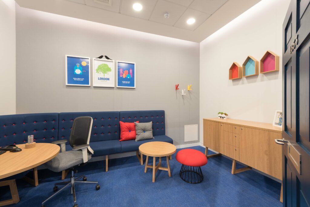 FitOutJunkie's tweet photo. Making banking fashionable! This looks amazing 💜

https://t.co/4xpaNlTzmt

#FitOut #FitOutFriday #FridayFeeling #Banking #HalifaxFlagship #interiordesign #HighSteet https://t.co/jdbdnjv7aV