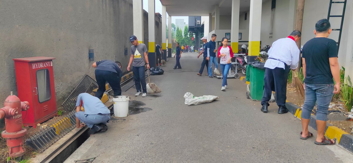 AstonImperium's tweet photo. One team cleans it all !! https://t.co/tAQkCGli5H