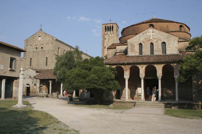 FESTA DELL’ASSUNTA A TORCELLO
Ferragosto 2019
Un' occasione unica per visitare questa isola speciale alle origini della civiltà lagunare.
Al link le info: bit.ly/2YHBScV
Per approfondire una breve guida alla sorprendente Torcello, alle origini della civiltà lagunare.