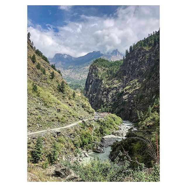 jenny_faa's tweet photo. Tal to Chame, Annapurna Circuit - Nepal
Day 3, 22km, 2650Hm .
.
.
#annapurna #annapurnacircuit #trekken #trekking #wandern #reisen #travel #hiking #fernweh #mountain #himalaya #nepal #neuehorizonte #fuerglobi #himalayangirls #fjallraven #meintraumtag #ka… https://t.co/uLOXtNo3NY https://t.co/x3wSFXhg4M