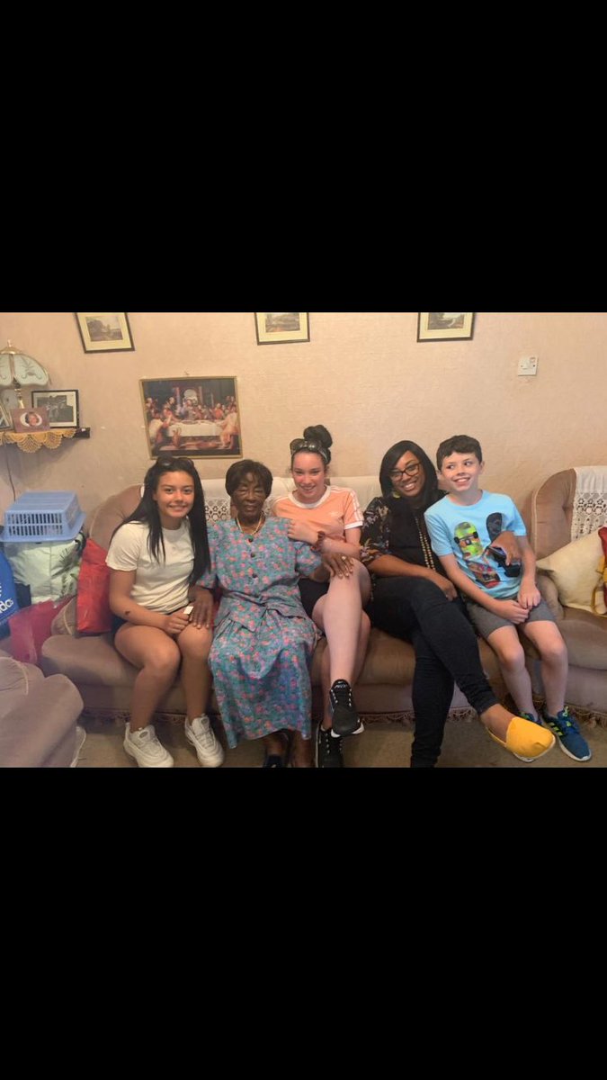 PaulTyredagh81's tweet photo. #London The #LimerickPosse of grandkids with my daughter, visiting their 92 year old great grandmother. https://t.co/zUAUh0sHUb