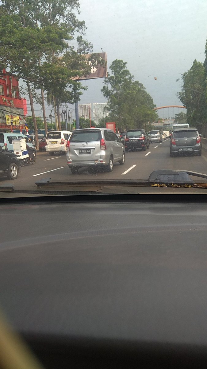 suhardy_m's tweet photo. @TMCPoldaMetro macet mulai transmart cikokol menuju gading serpong https://t.co/aWK94rVX27