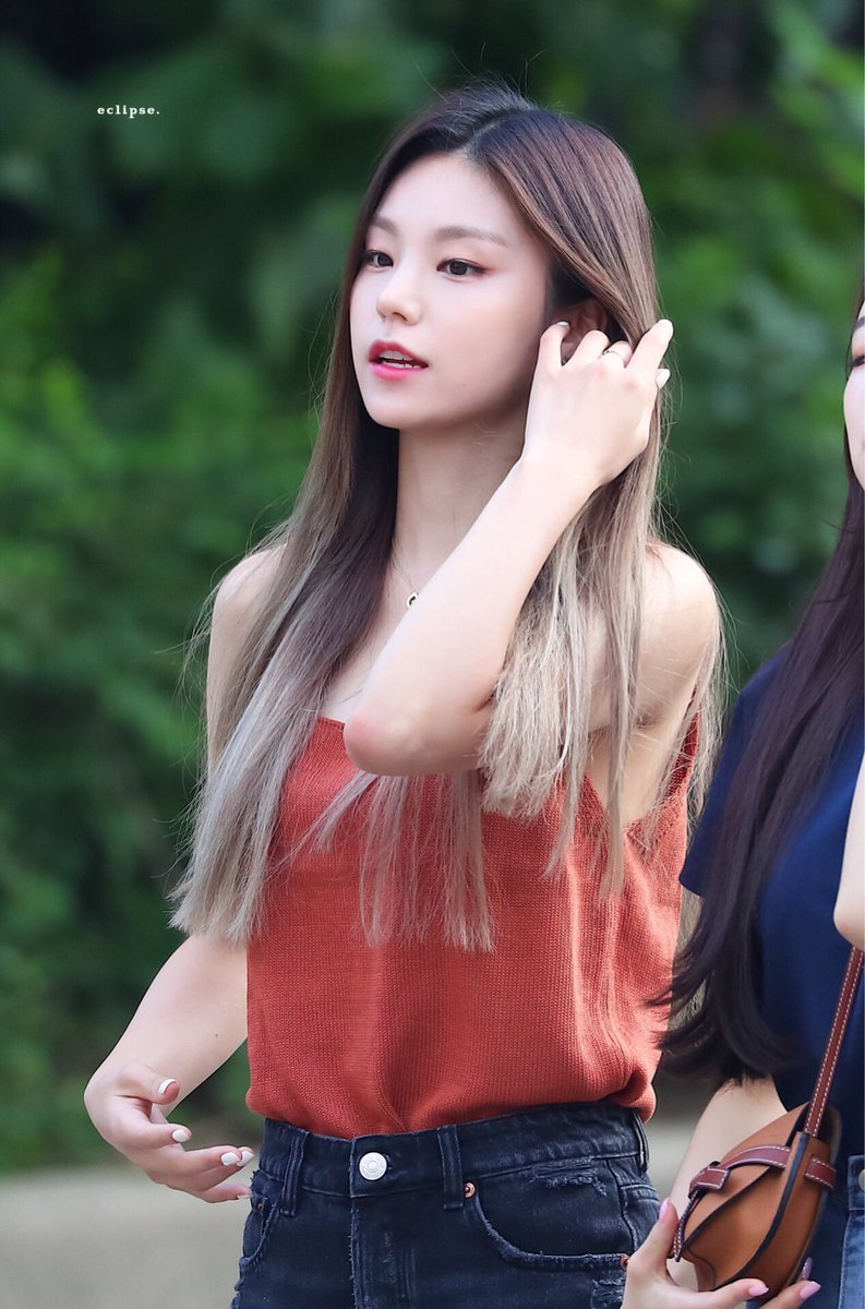 eclipse_yeji's tweet photo. 190809 뮤직뱅크

#YEJI #예지 #ITZY #있지 https://t.co/DhSk8qYktc