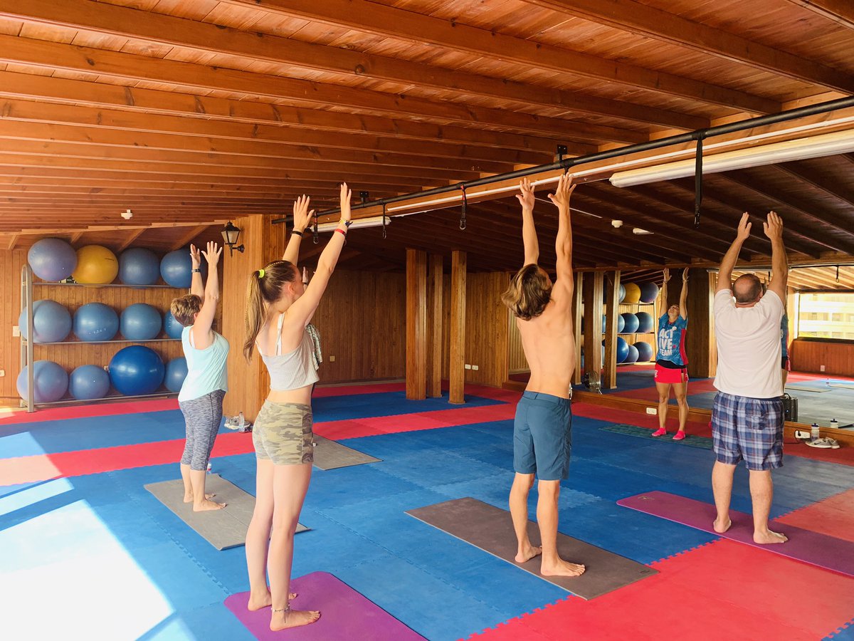 ActiveLanzarote's tweet photo. 🇪🇸En @SandsBeach no dejamos de hacer deporte en verano. Stretching o LBT son algunas de las actividades que podrás realizar junto a nuestro #getactiveteam .
🇬🇧In #sandsbeach we don’t stop practising sports even in summer. Stretching or LBT are some of the classes you can join. https://t.co/BrGN9PwhaA
