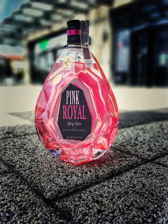 ShopBallantines's tweet photo. A może tak gin o smaku owoców leśnych ?? 🍓🍒🍇 

@ShopBallantines @TudorHouseLTD @WarsaWhiskyFest @jarobuss https://t.co/0arMWKA4oD