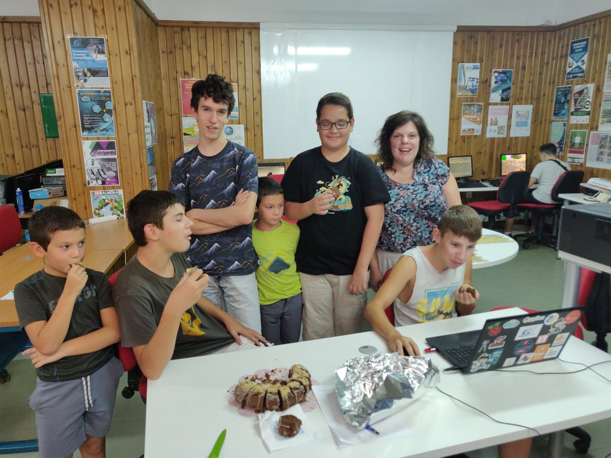 jmsafe's tweet photo. guadatech: RT guada_sorbas: Lourdes, nuestra usuaria más enrrolla   ha hecho una deliciosa tarta de chocolate a los chavales del #Guadalinfo de #Sorbas .

#VeranoVivo y delicioso en la RedGuadalinfo https://t.co/4OWvNtvQ8Y