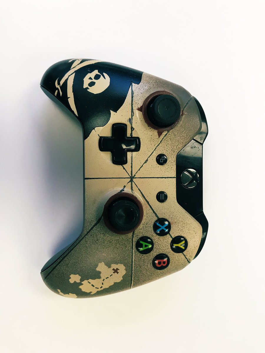 Max_Blackley's tweet photo. Custom Pirate Xbox Controller 🏴‍☠️
Watched a Lil too much Pirates of the Caribbean😜
#pirate #customcontroller #stencil #jollyrodger #xbox https://t.co/GNWDUP5ENe