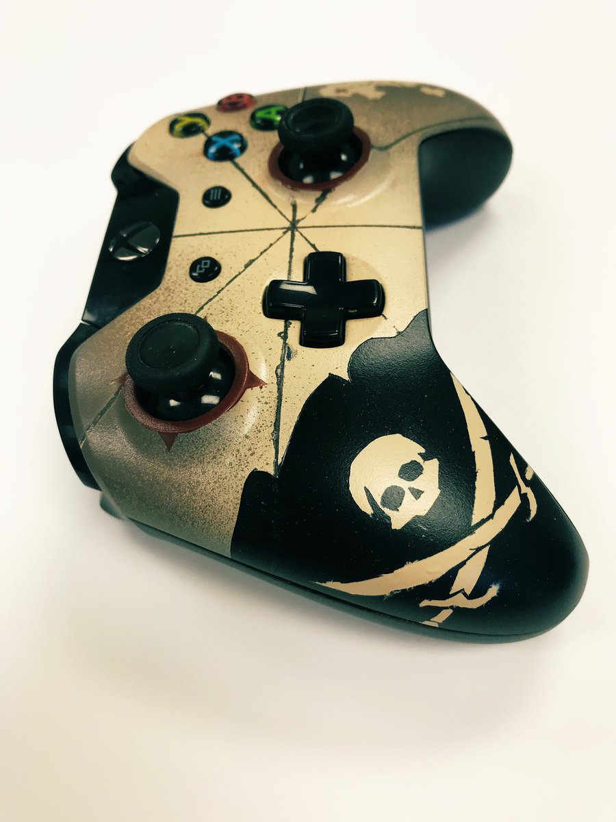 Max_Blackley's tweet photo. Custom Pirate Xbox Controller 🏴‍☠️
Watched a Lil too much Pirates of the Caribbean😜
#pirate #customcontroller #stencil #jollyrodger #xbox https://t.co/GNWDUP5ENe