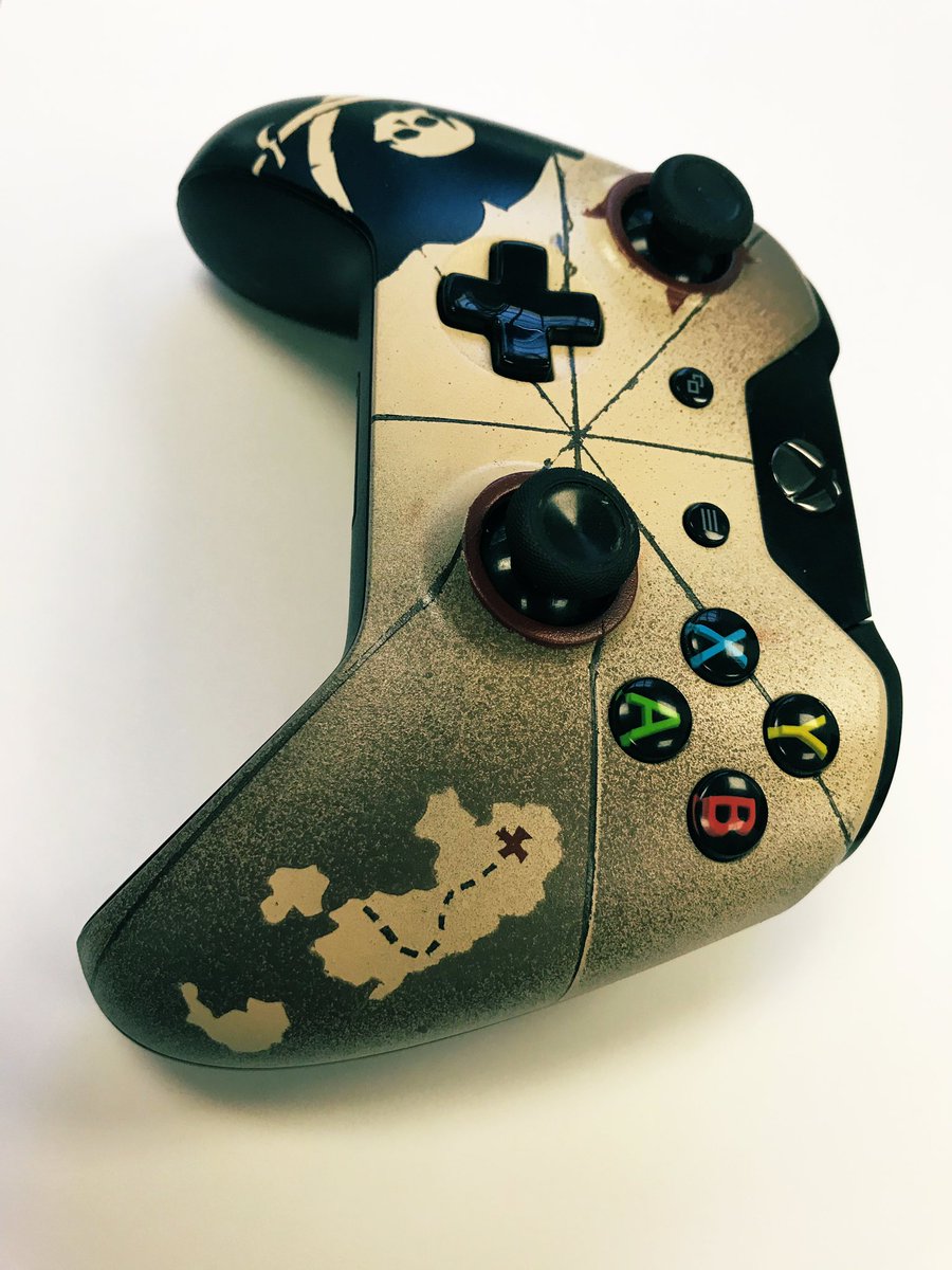 Max_Blackley's tweet photo. Custom Pirate Xbox Controller 🏴‍☠️
Watched a Lil too much Pirates of the Caribbean😜
#pirate #customcontroller #stencil #jollyrodger #xbox https://t.co/GNWDUP5ENe
