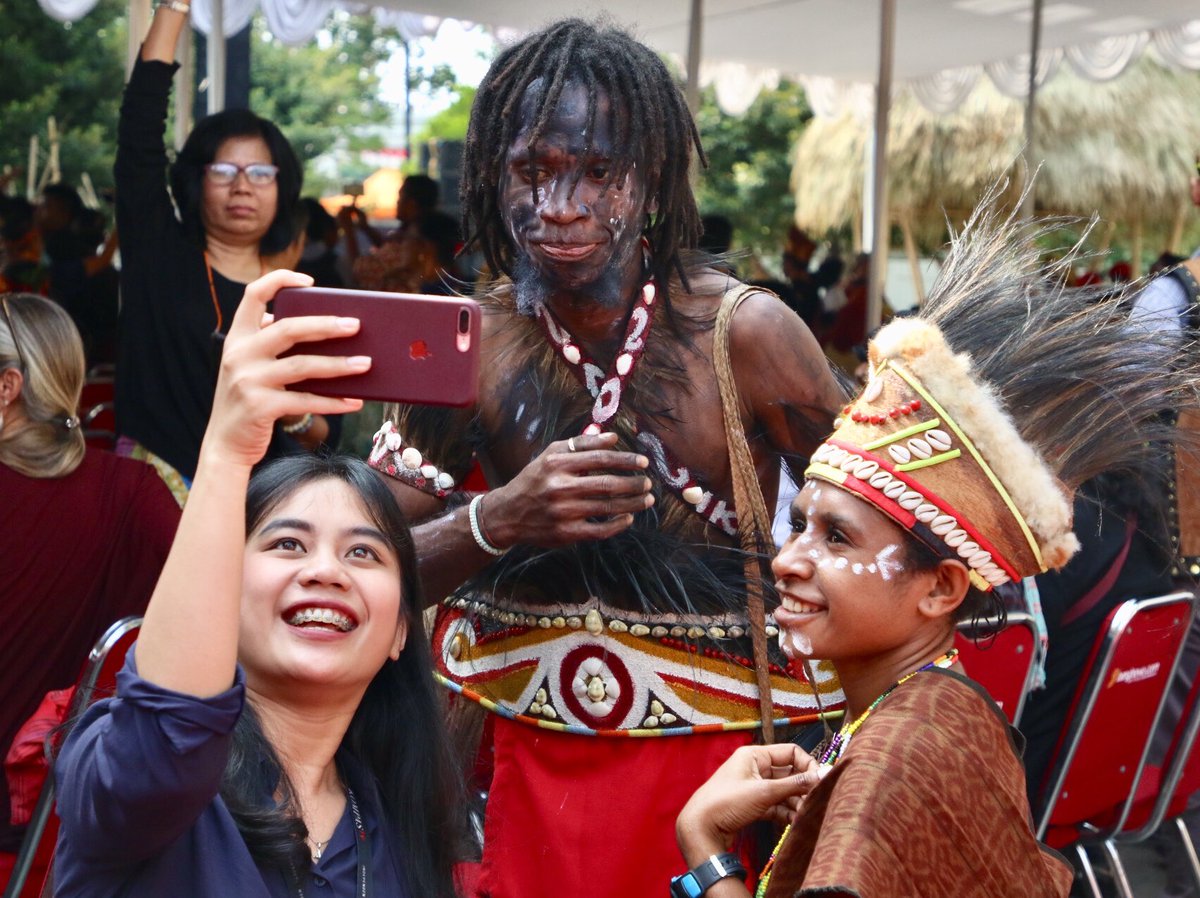 “Dua puluh tahun lalu, para pendiri AMAN menegakkan tonggak sejarah bangkitnya gerakan Masyarakat Adat,” Sekjen AMAN, Rukka Sombolinggi pada acara peringatan #20TahunAMAN di Jakarta (9/8).

@rumahAMAN
@rsombolinggi 
#HIMAS2019
#IndigenousPeoplesDay