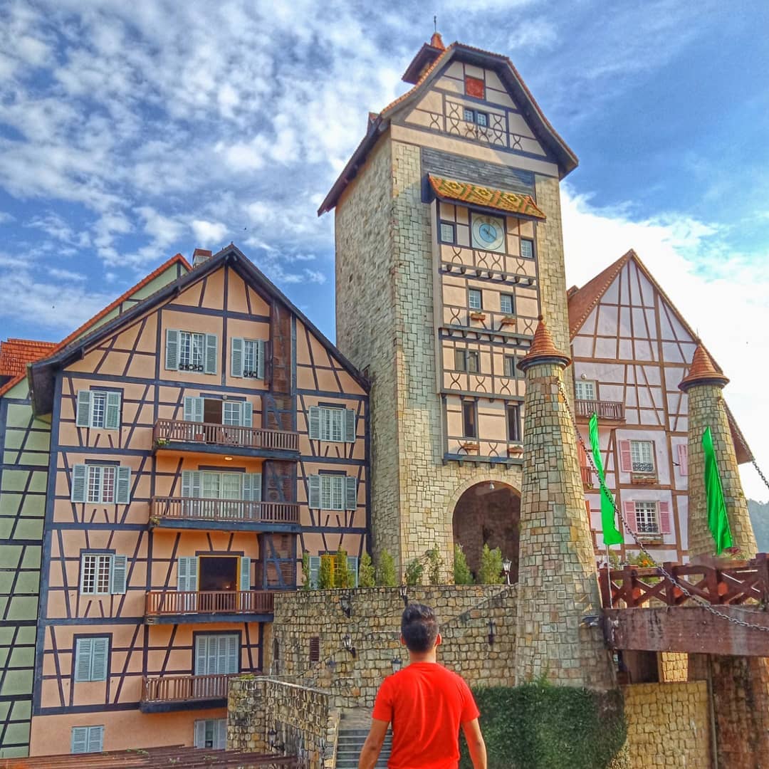 mattravelmy's tweet photo. Apa plan korang long weekend ni? Mat rasa macam nak pegi Port Dickson. Antara tempat lain korang boleh pergi ialah ke Colmar Tropicale. 🏰
📍 Bukit Tinggi, Bentong, Pahang
📷 @kee_obsessedred (IG)
#colmartropicale #bukittinggi #bentong #pahang https://t.co/dh89gmQhd7