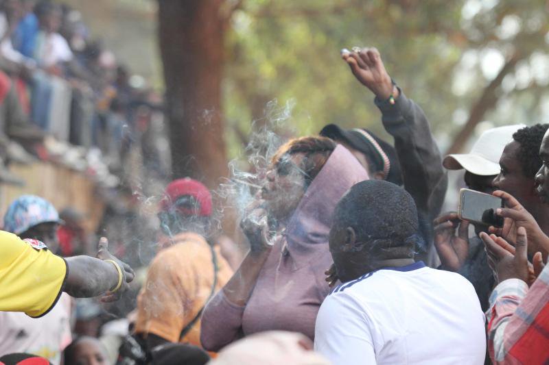 GhettoRadio895's tweet photo. During the #Kothbiro2019 finals last weekend, Former Nairobi Women Rep aspirant, and a Director Nairobi Water and Sewerage Company board  @karennyamunbo was caught on Camera smoking 'Marijuana'.
Team #Brekko should she be arrested ama ako sawa? #SupaFriday https://t.co/5R6q3I5L71