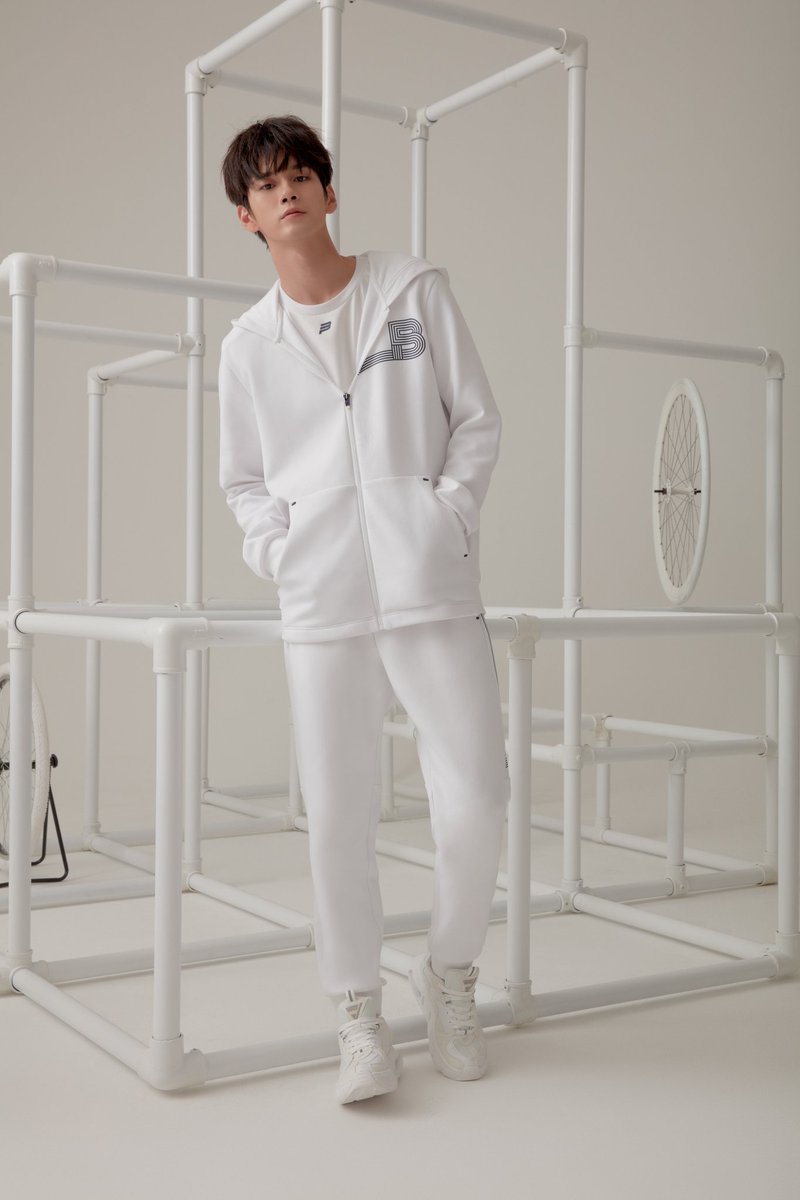 snssocial_talk's tweet photo. 2019SS 콜렉션부터 #옹성우 와 #전소미 가 입은 #빈폴스포츠 시원하게 나왔네요  #커플트레이닝복 으로도 좋겠네요 #FlexBtrack #BEANPOLESPORT 모델들만큼 상큼, 발랄하네요 https://t.co/TE2dffSIu9