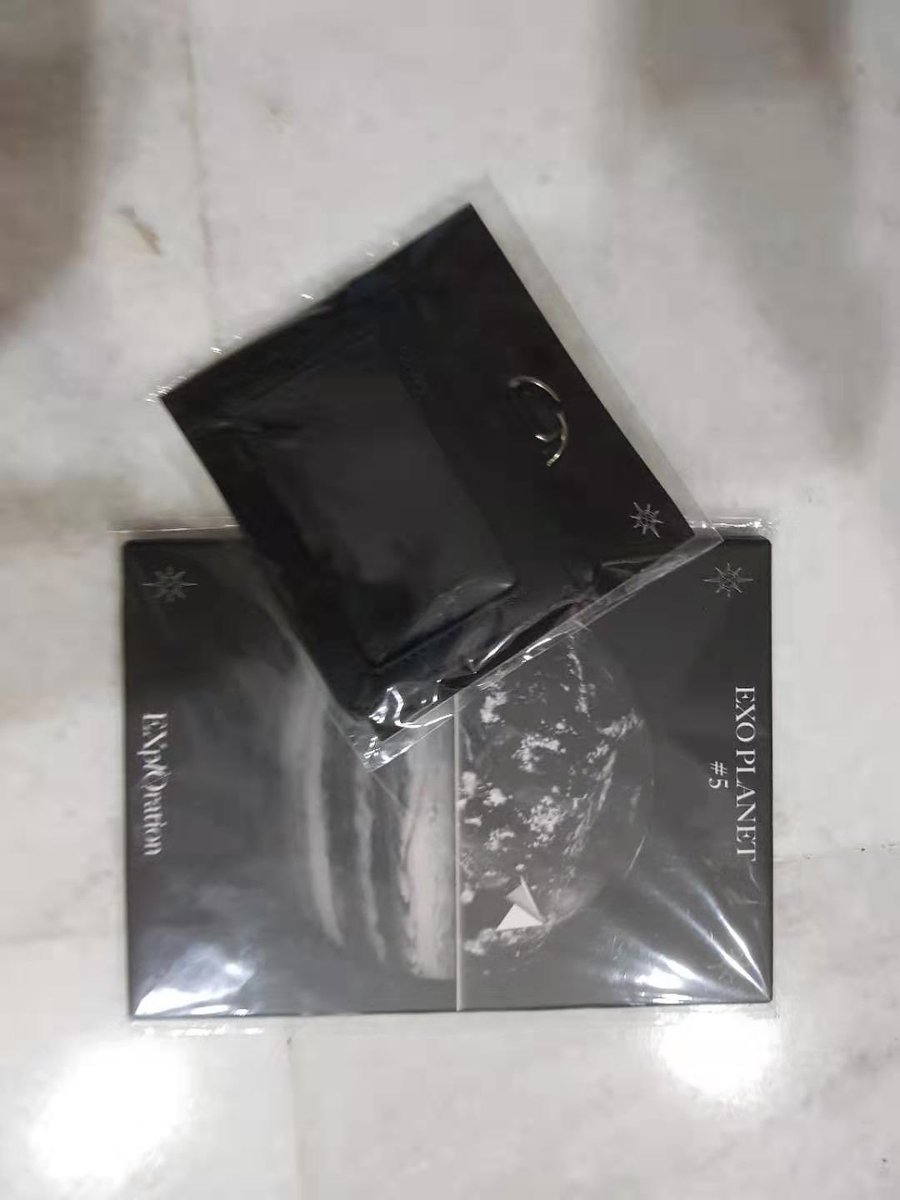 mavis0094's tweet photo. ❗️❗️HELP RT❗️❗️
[WTS] EXplOration Goods 
Card Wallet with SEHUN PC
Pm me for more details!  
#EXplOrationgoods #EXO #WTS #SEHUN https://t.co/yX3LyZqQtq