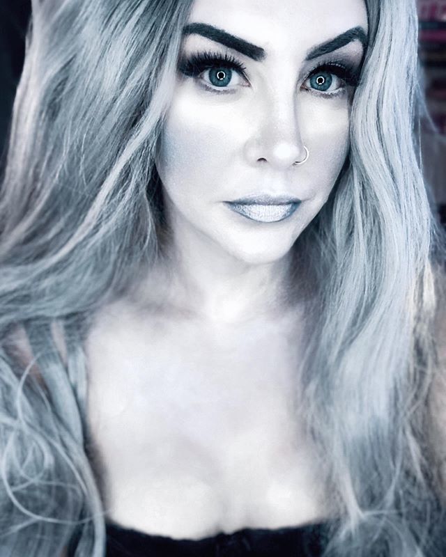 makeupbeanmua's tweet photo. Jumping on the #blackandwhitemakeup trend . Haven’t used my @graftobianmakeup clown white in a while 🤷♀️ #makeupbean #makeupyeg #graftobianmakeup #graftobianclownwhitecream #bodypaint #motd #undiscovered_muas #undiscoveredmakeupartist #makeuplooks #make… https://t.co/ZfhNDfvbQM https://t.co/MXpY1Gu7qg