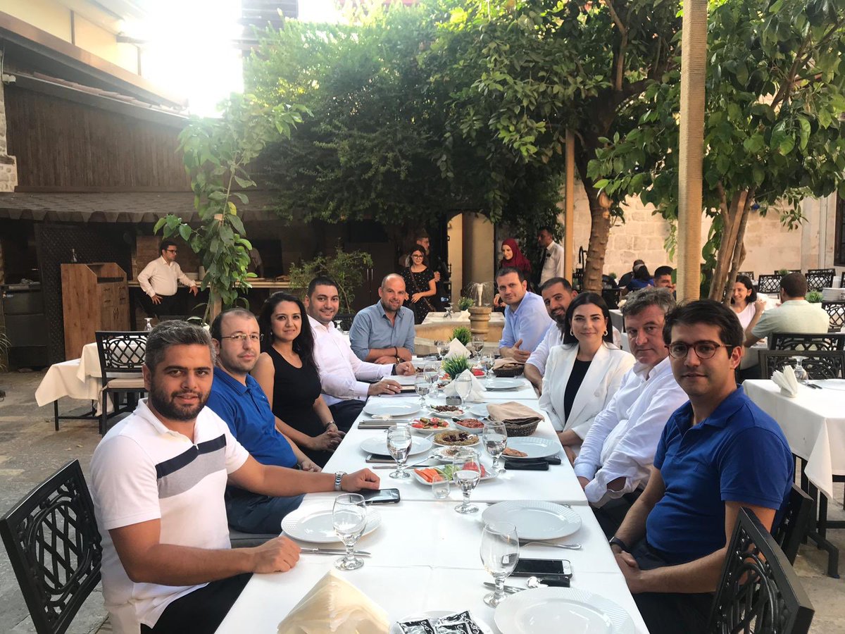 Hatay İl GGK 7. Kurul Toplantısını Antakya Ticaret ve Sanayi Odası’nda gerçekleştirdi. Kurul üyelerimiz toplantı öncesinde Atso Başkanı Sayın Hikmet Çinçin’ e nezaket ziyaretinde bulundu.
Toplantımız, kurul üyelerininin birlikte yediği yemek ile son buldu.