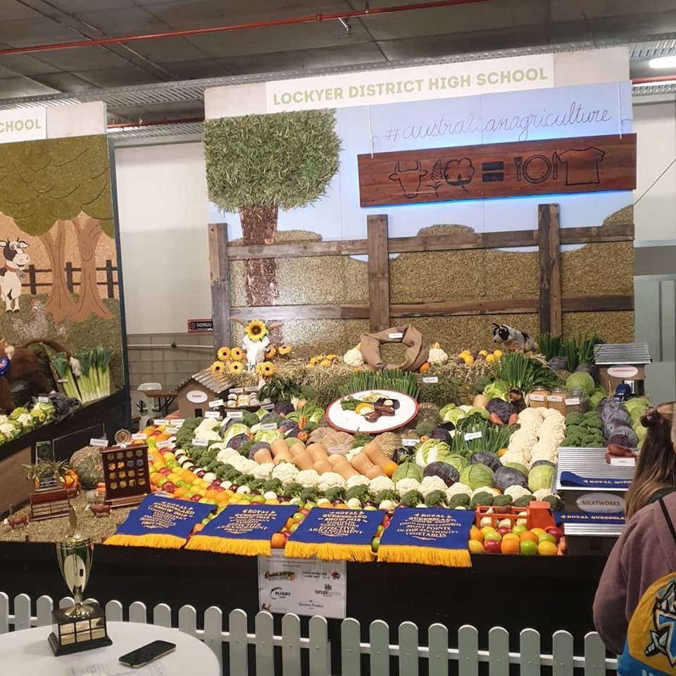 Congratulations to Lockyer District High School (@LDSHS) on winning the Youth in Agriculture award at this year's @TheEkka! Make sure you pop by to see their impressive produce display in the Agricultural Hall! @Seqwater #ekka #youthinag