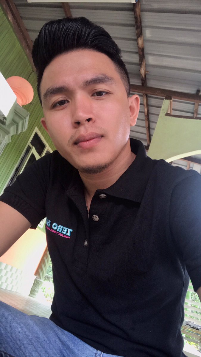 sakithatikeTu's tweet photo. Td p pasar,ada laa a few org tegur, “ ehh makin lawa kulit,pakai ape?” 😂😂😂 . I take time tak lama pun utk recover kulit,ada yg nak tahu tips tak? 🙈🙈😅.. dgn syarat,carikan i jodoh/bae, kesian kot i single dah lama😅😅😅😅 https://t.co/8t1WPFCxYn