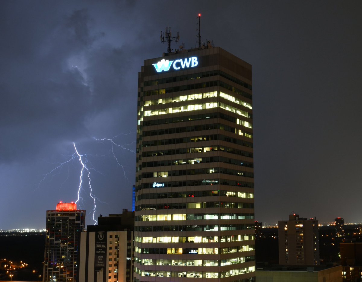 wallytee's tweet photo. Had a bit of a lightning show over #yeg tonite. #lightning #yeg #yegwx #instagramyeg #igyeg #stormwatching #yegstorms https://t.co/5uG2IwdrxL