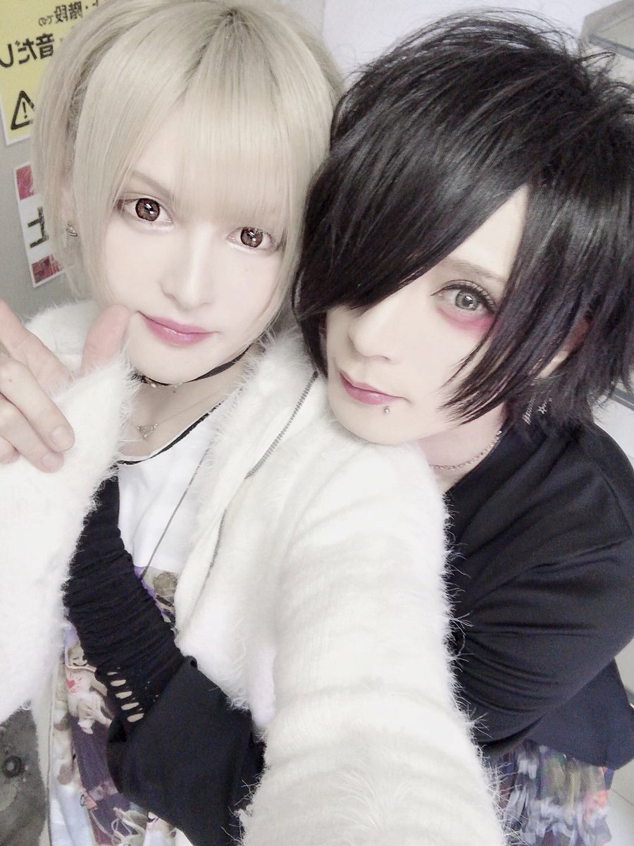 mei_crown313's tweet photo. バグの日とハクの日🌝

ハクさん溶けてねーかな…大丈夫だろか… https://t.co/tzNpO6jkTJ