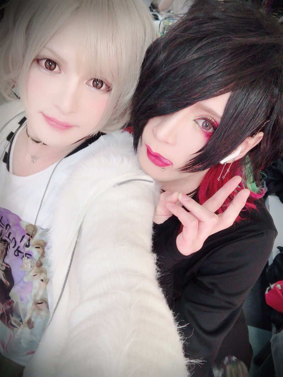 mei_crown313's tweet photo. バグの日とハクの日🌝

ハクさん溶けてねーかな…大丈夫だろか… https://t.co/tzNpO6jkTJ