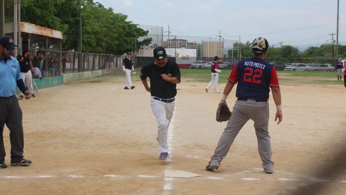 FelixSoftball's tweet photo. 🗣 let the kids play ❗️❗️ https://t.co/4i2mQKB315