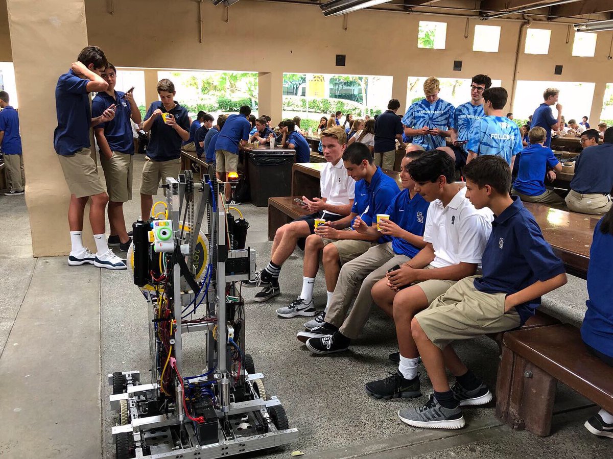SMblyRequired's tweet photo. Had a great time welcoming all freshmen and transfer students today at SOARientation with our team and robot! 🦅💛💙 #WelcometotheNest #Classof2023 #GoEagles #WeareSM #team5805 https://t.co/fAoDPhCzbC