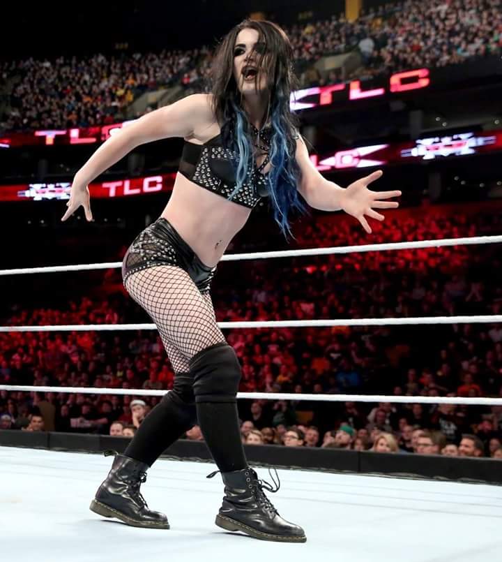World_of_Bliss's tweet photo. Now this ring looks empty without @RealPaigeWWE I need her back fast please God help her to recover #ScreamForPaige 💪❤ https://t.co/BNvXvlJI4J