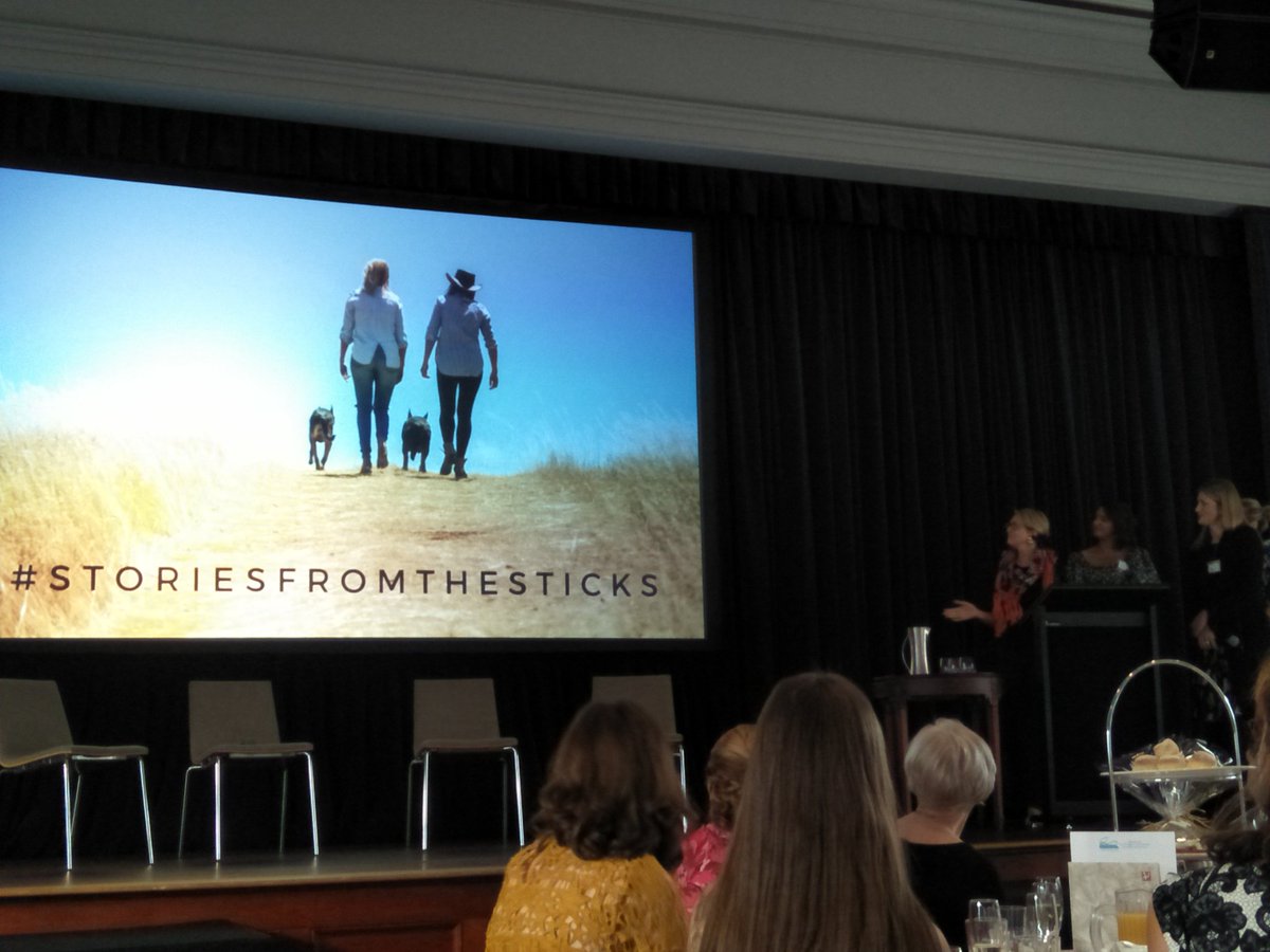 LieslFilippi's tweet photo. @Qld_Rural_Women Sharing and telling rural stories. Connecting through creativity. @beckbignell #qrrrwnewht2019 #visiblefarmer #ruralroom #visionsplendid #sharedstories #connectingcommunities #connectingcityandcountry #womeninspiringwomen https://t.co/IuUsf5f5RQ