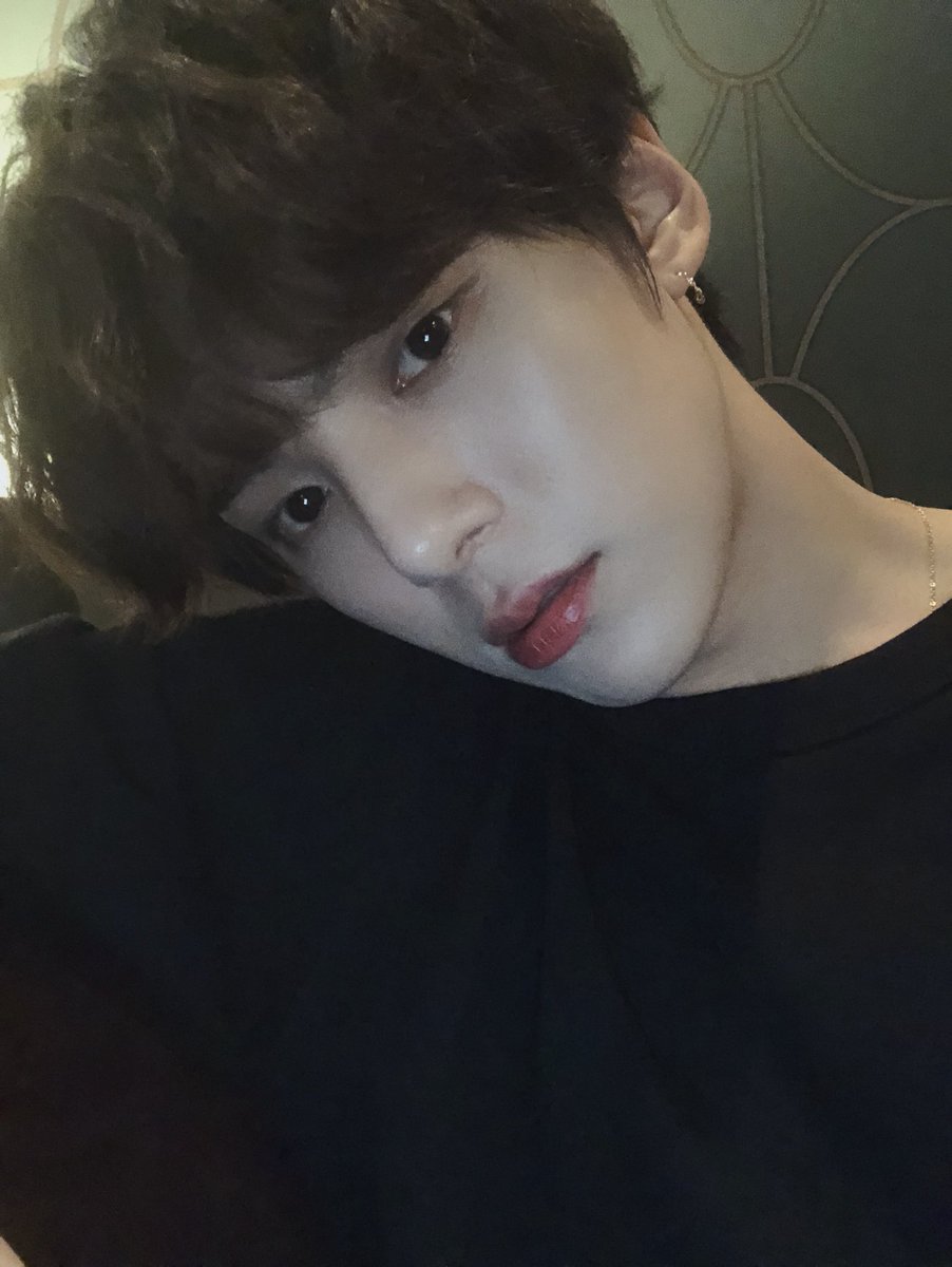 OfficialMONSTAX's tweet photo. [#민혁] 난 오른쪽이좋지만 역시몬베베는 왼쪽? https://t.co/76s0EPUhkU