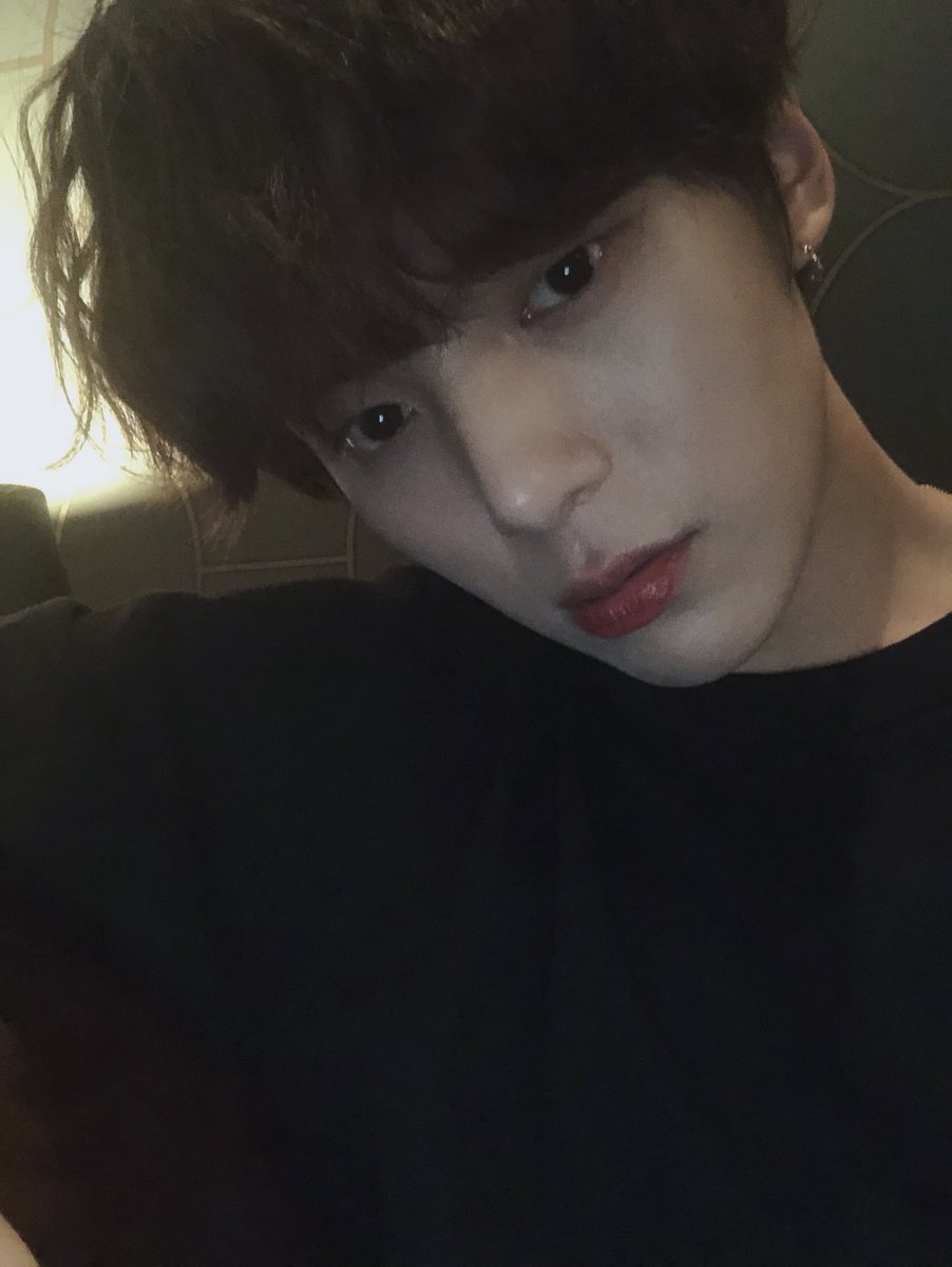 OfficialMONSTAX's tweet photo. [#민혁] 난 오른쪽이좋지만 역시몬베베는 왼쪽? https://t.co/76s0EPUhkU