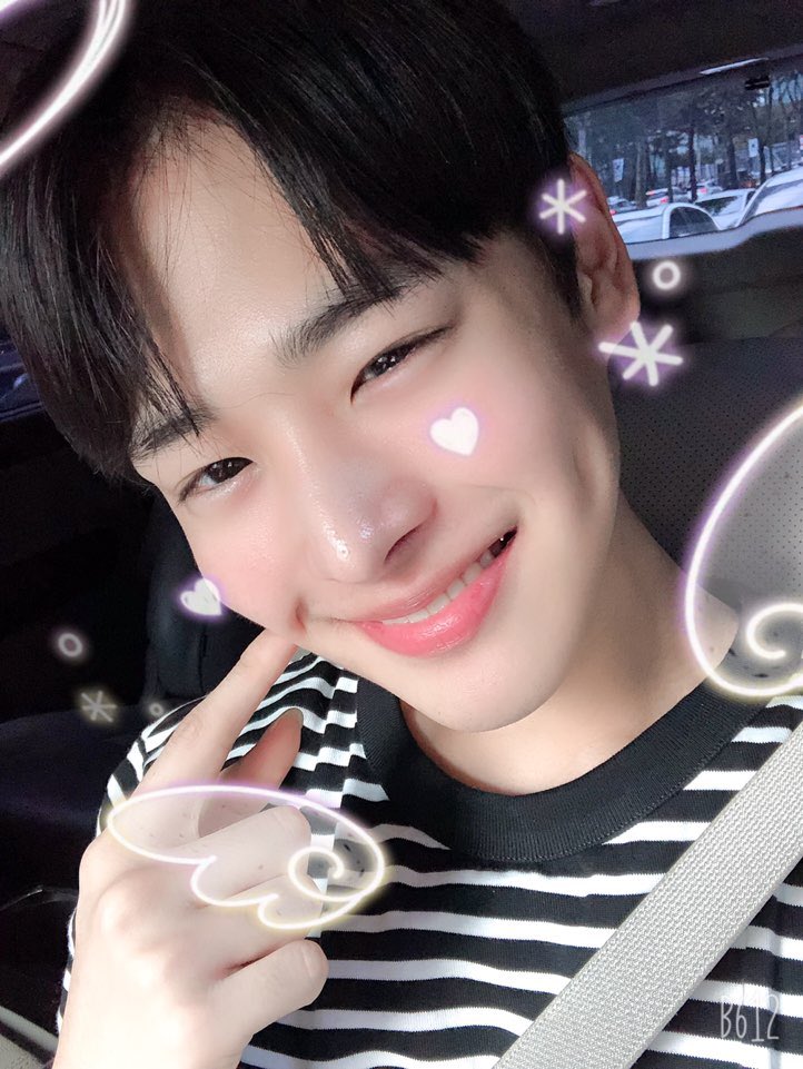 NewWorld_VICTON's tweet photo. [#병찬] 오늘은 1004일이래욤! 저는 항상앨리스 곁을 지키는 병찬천사..!ㅎ💕💕🐥🐶 https://t.co/FQTBDCg8Jb