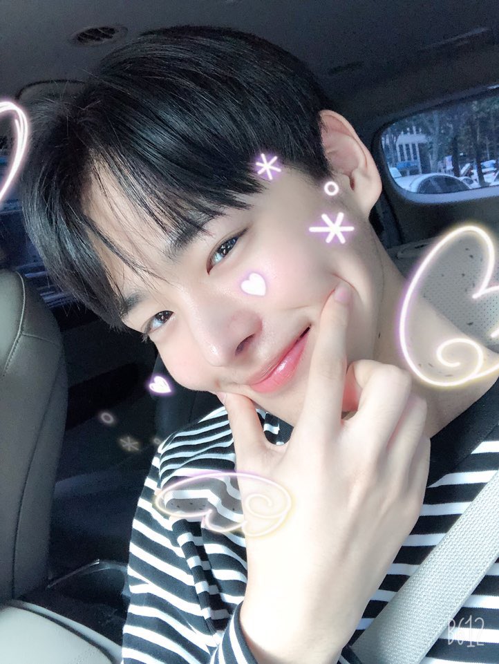NewWorld_VICTON's tweet photo. [#병찬] 오늘은 1004일이래욤! 저는 항상앨리스 곁을 지키는 병찬천사..!ㅎ💕💕🐥🐶 https://t.co/FQTBDCg8Jb
