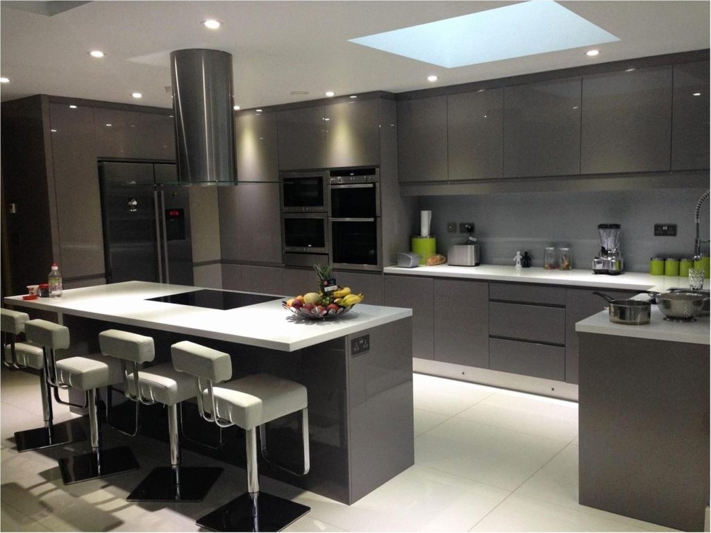 jsconstrctxngrp's tweet photo. Because it's women's day. One woman must walkway with a free Kitchen fresh revamp worth R50k. Only one😊😊. To enter just Retweet and make sure you are following me. Men RT also for support RT RT.. Call 0836973091 or whatsapp 0723945328 #WomensDay #WomensMonth2019 #WomensDay2019 https://t.co/cZEeW8RJrU