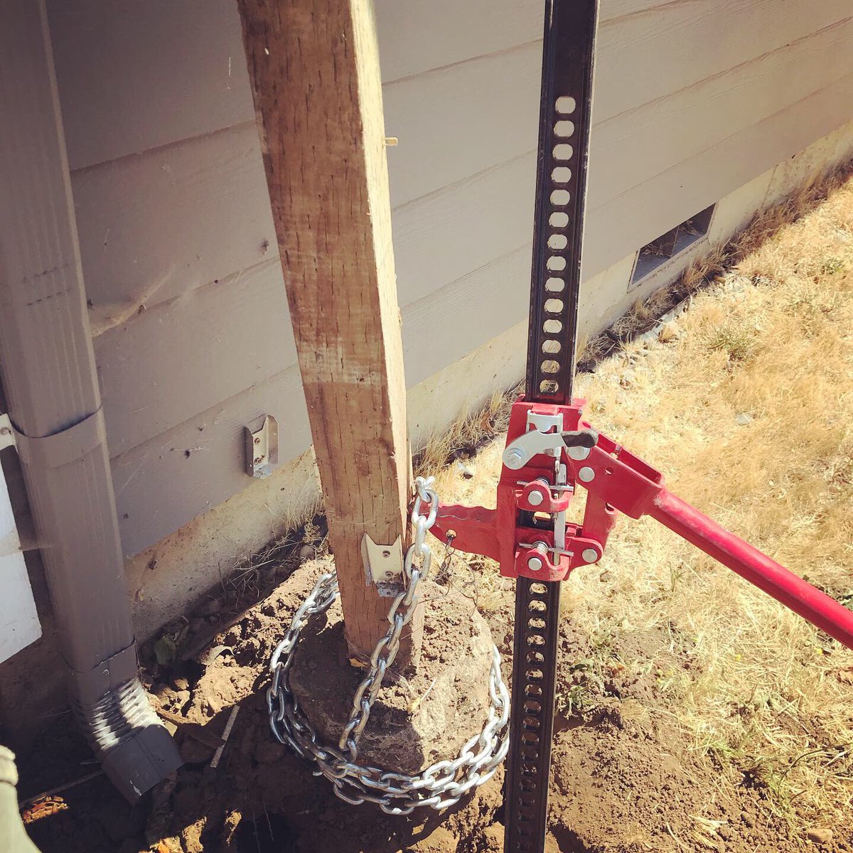 bmaratuza's tweet photo. Almost done with my fence. #maratuza #zimbabwe #beavernation https://t.co/zTrLmBCGbh