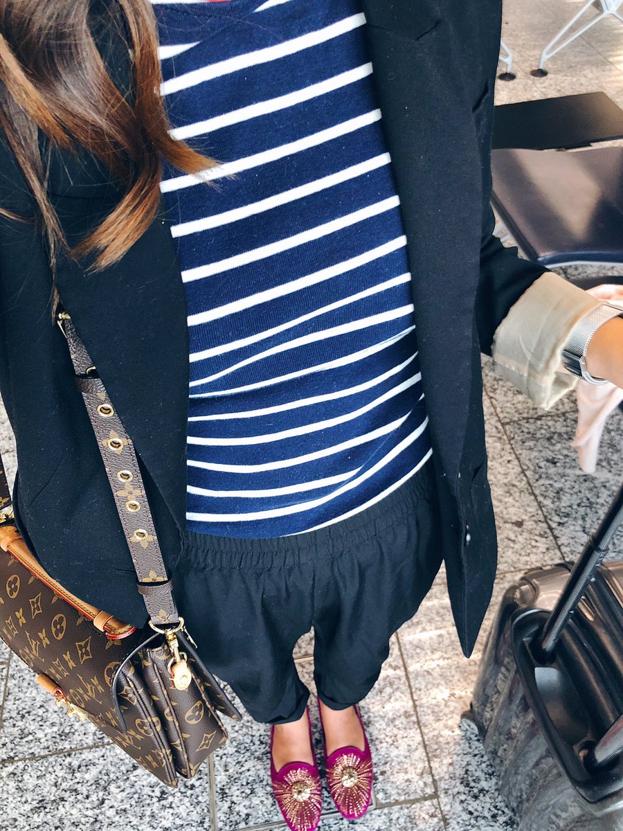 FashionQueendom's tweet photo. Ready to take off!✈️ On my way to Gothenburg for a wedding❤️

#travel #travelinstyle #travelblog #travelblogger #fashion #fashionblog #louisvuitton #aquazurra #everlane #airport https://t.co/3ernrVbG8F